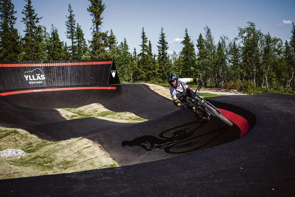 Pinta-alaa alueella on 1650 neliötä. Rata on 154 metriä pitkä. Pump Trackin on rakentanut siihen erikoistunut WeBuildparks-yritys.